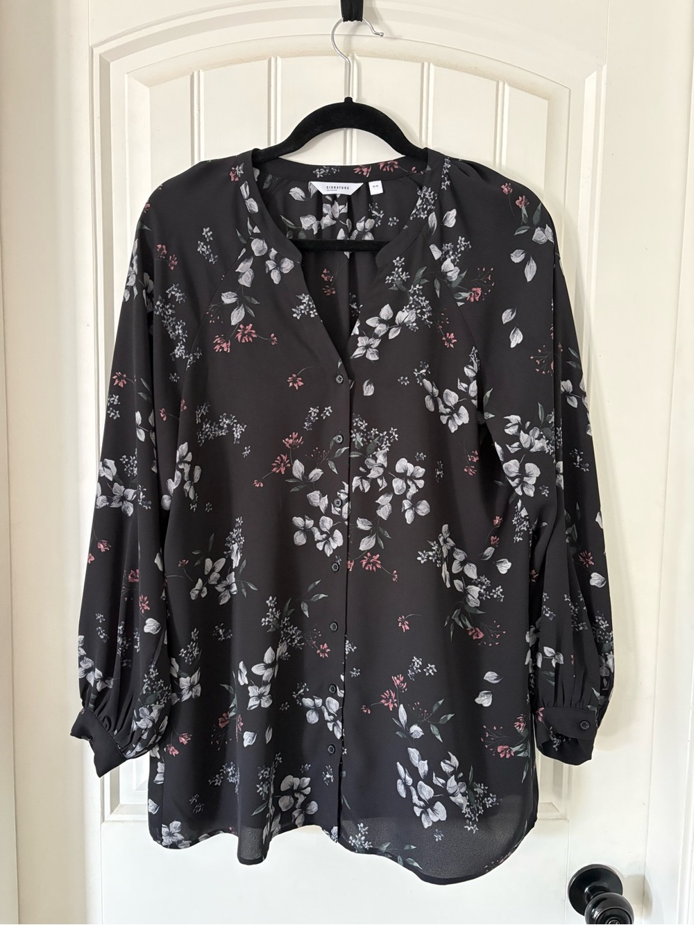 Reitmans Black Floral Button-Front Blouse